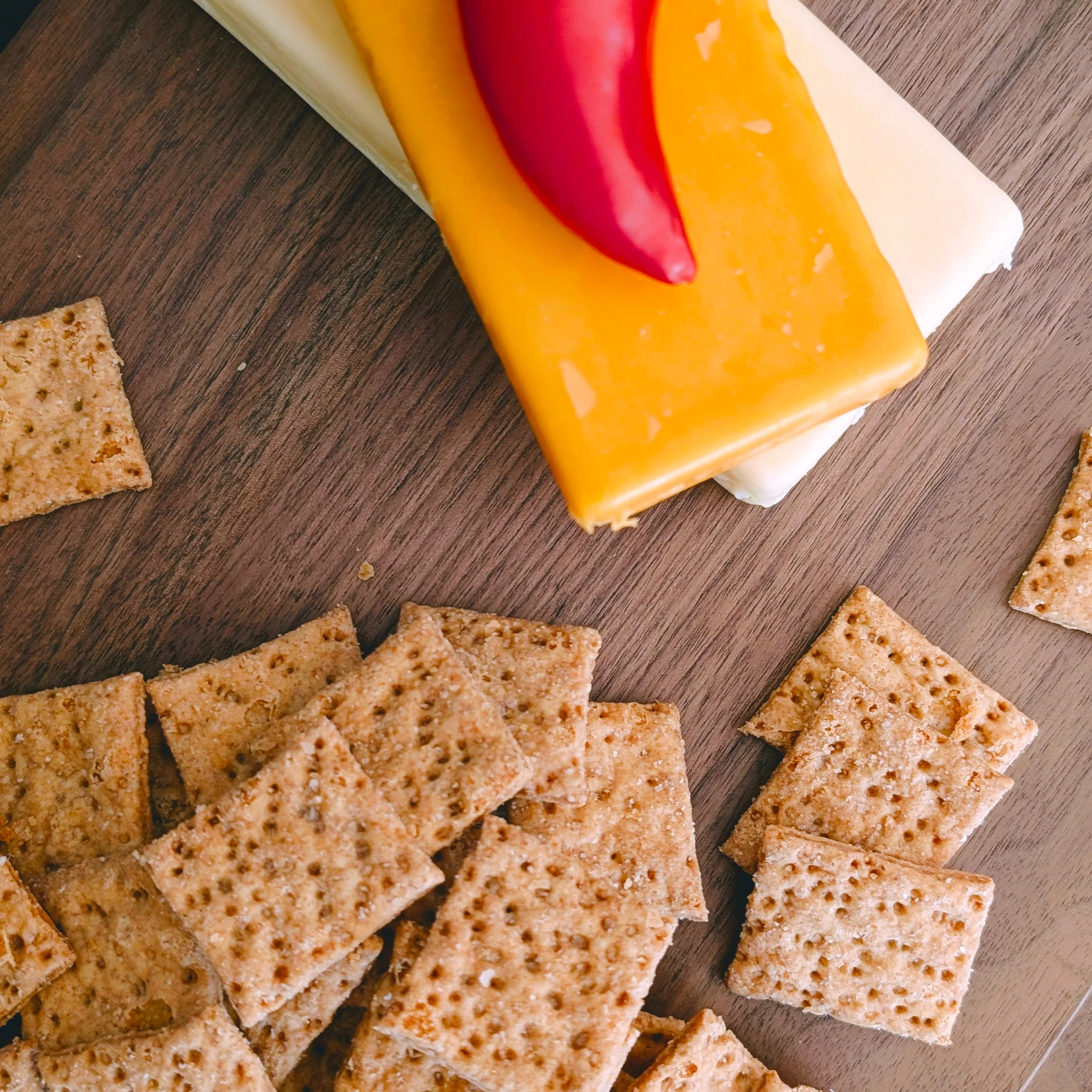 Artisanal Cheddar Rye Crackers (4oz) - Image 3
