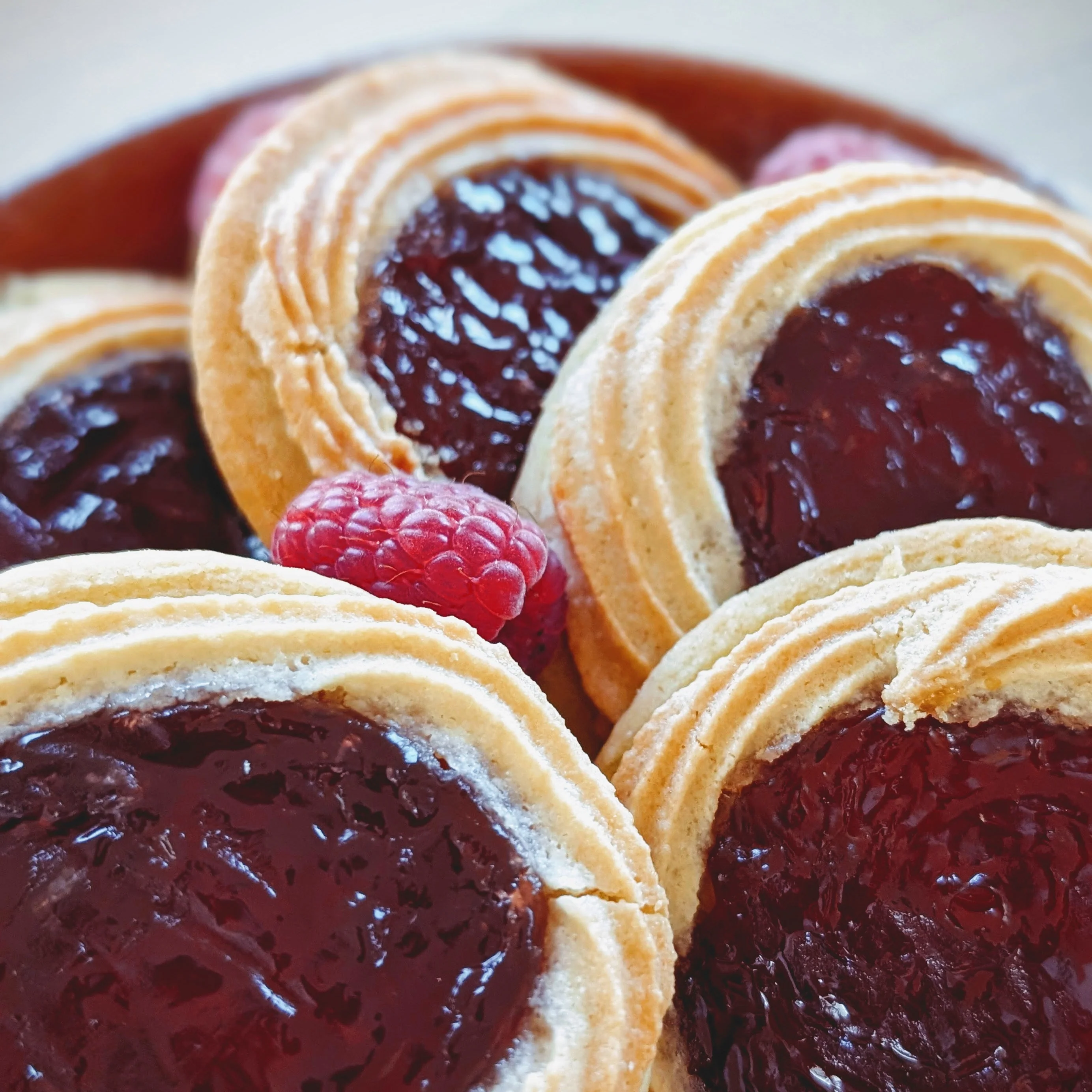 Raspberry Linzer Cookies (6-pack) - Image 2